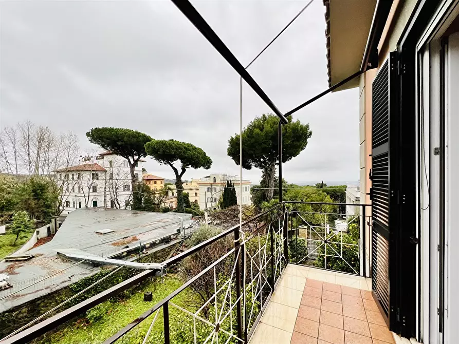 Immagine 2 di Villa in affitto  in Via Vito Volterra 8 a Ariccia