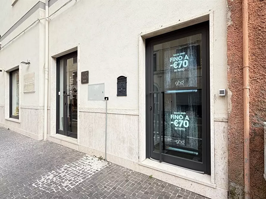 Immagine 2 di Attività commerciale in vendita  in via cavour 39 a Albano Laziale