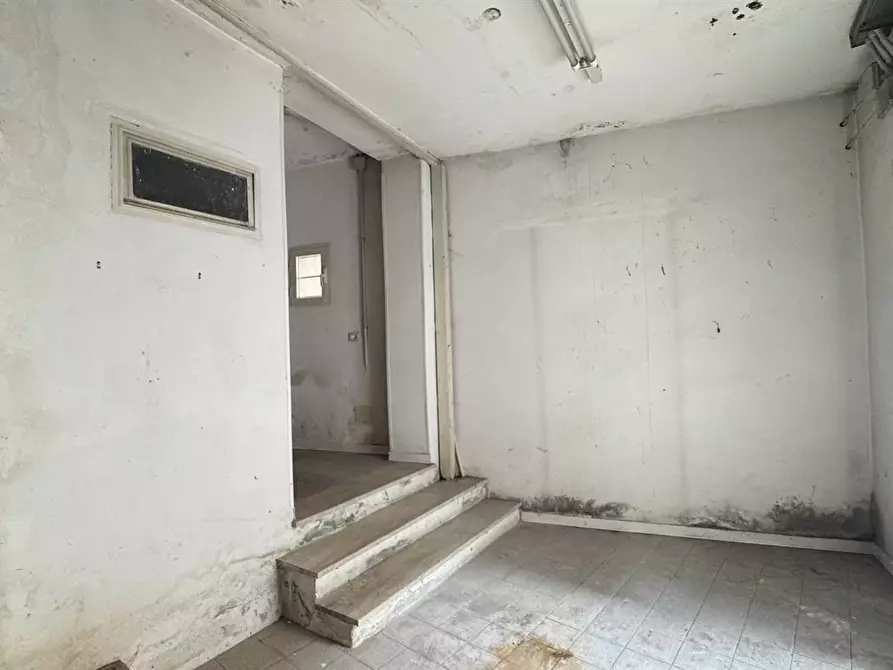 Immagine 4 di Negozio in vendita  in borgo garibaldi 20 a Albano Laziale