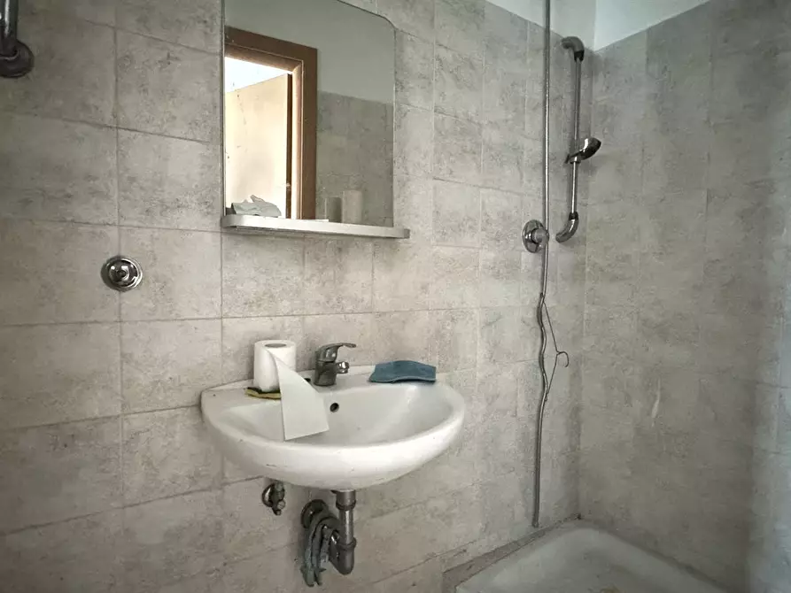 Immagine 5 di Negozio in vendita  in borgo garibaldi 20 a Albano Laziale