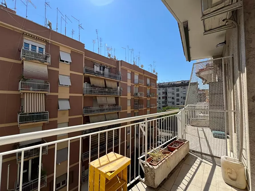 Immagine 1 di Appartamento in vendita  in Via Attilio Hortis 9 a Roma