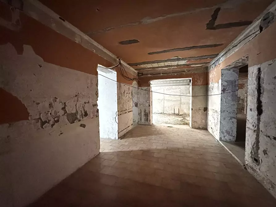 Immagine 1 di Negozio in affitto  in Via XXIV maggio 9 a Albano Laziale