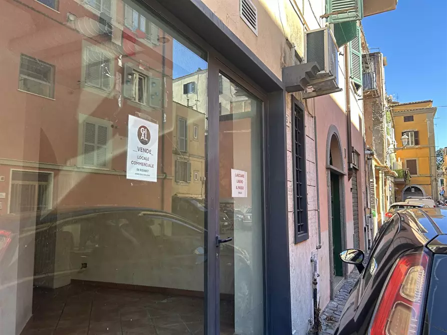 Immagine 3 di Negozio in vendita  in Via Sant'Ambrogio 5 a Albano Laziale