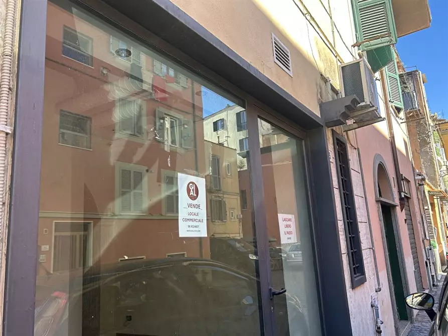 Immagine 4 di Negozio in vendita  in Via Sant'Ambrogio 5 a Albano Laziale