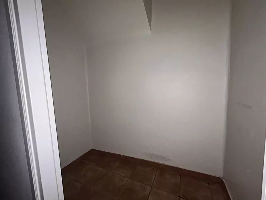 Immagine 1 di Negozio in vendita  in Via Sant'Ambrogio 5 a Albano Laziale