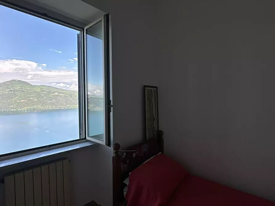 Immagine 1 di Appartamento in vendita  in piazza cavallotti 7 a Castel Gandolfo