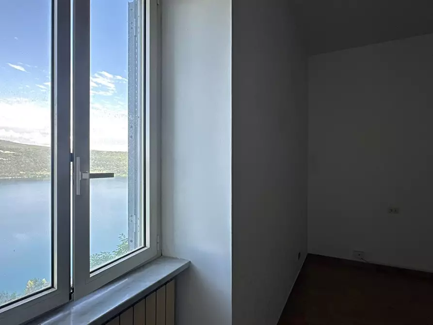 Immagine 4 di Appartamento in vendita  in piazza cavallotti 7 a Castel Gandolfo