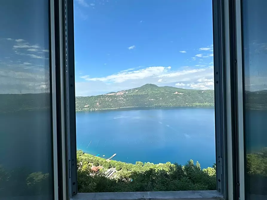 Immagine 3 di Appartamento in vendita  in piazza cavallotti 7 a Castel Gandolfo
