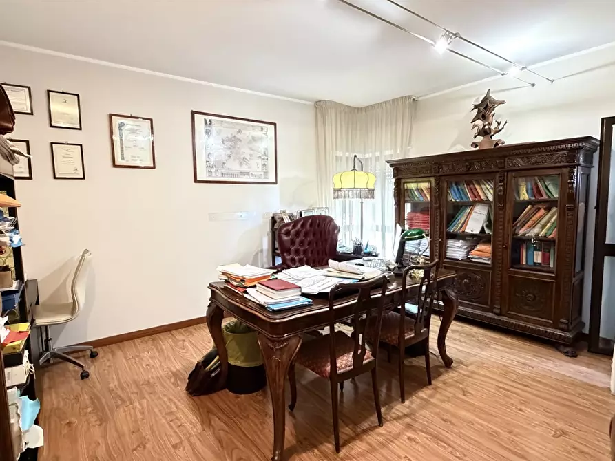 Immagine 7 di Ufficio in vendita  in piazza antonio gramsci 21 a Albano Laziale
