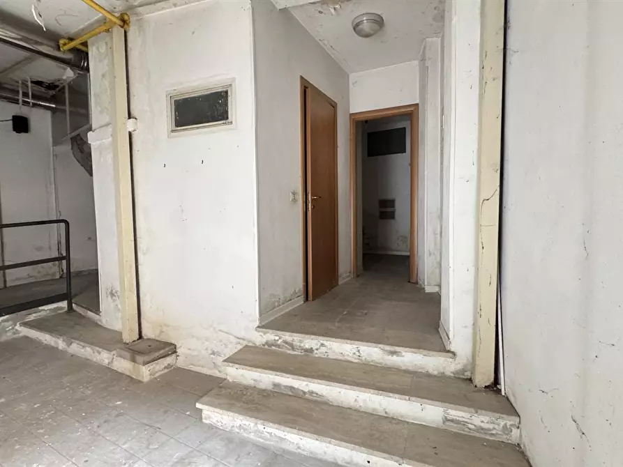 Immagine 3 di Negozio in affitto  in Borgo Garibaldi 20 a Albano Laziale