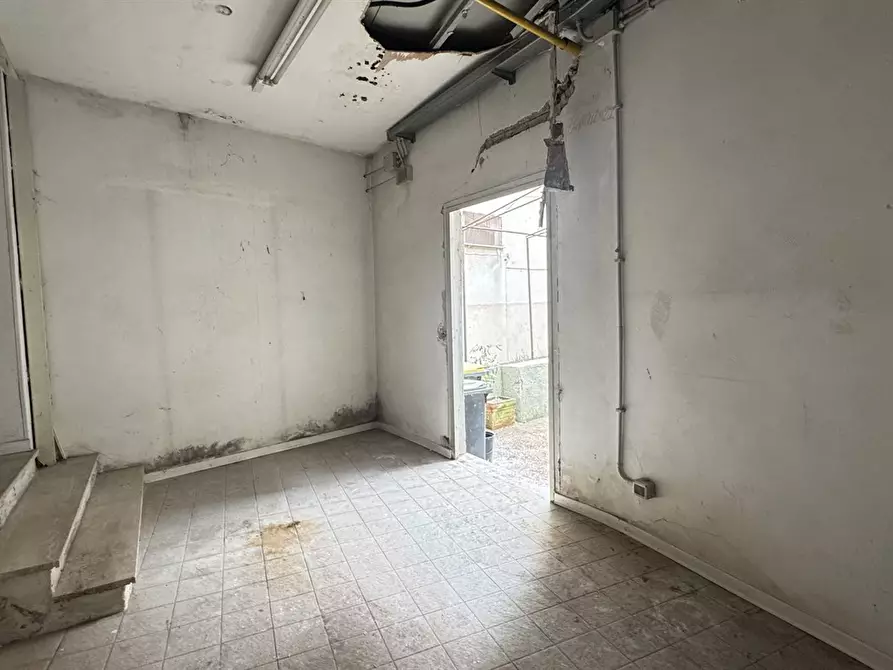 Immagine 1 di Negozio in affitto  in Borgo Garibaldi 20 a Albano Laziale