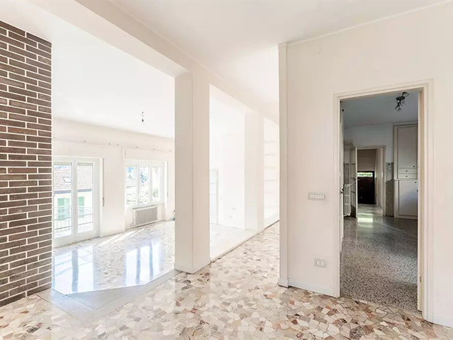 Immagine 5 di Casa indipendente in affitto  in via dei villini a Como