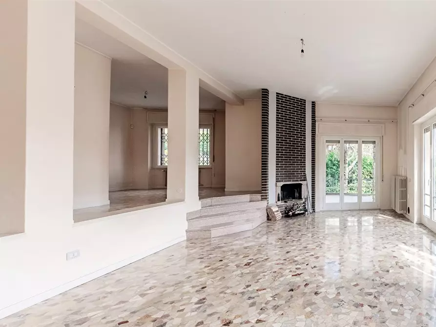 Immagine 1 di Casa indipendente in affitto  in via dei villini a Como