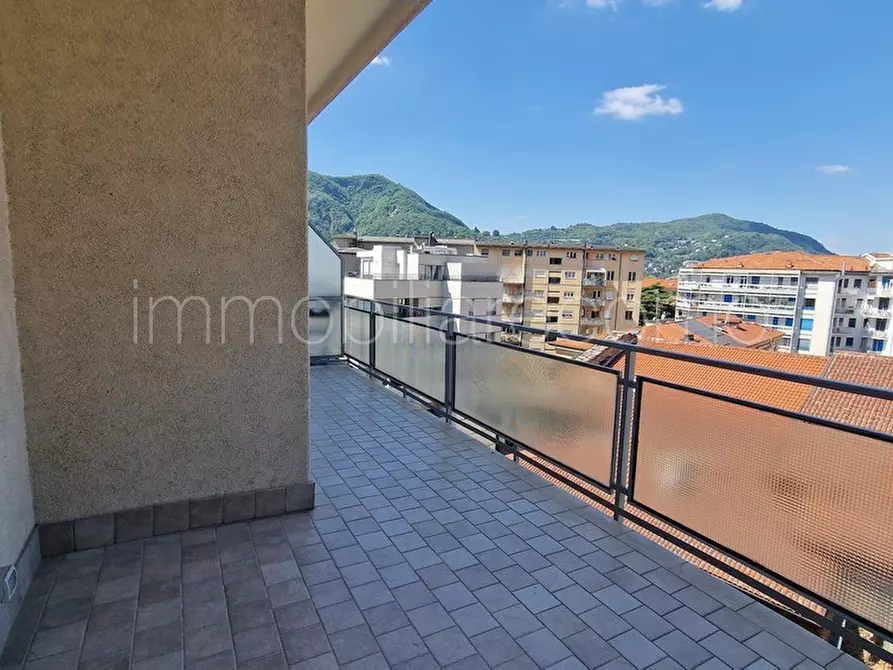 Immagine 1 di Appartamento in affitto  in via Rezzonico a Como