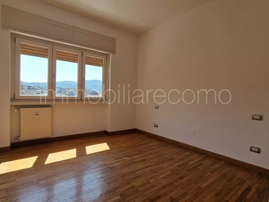 Immagine 8 di Appartamento in affitto  in via Rezzonico a Como