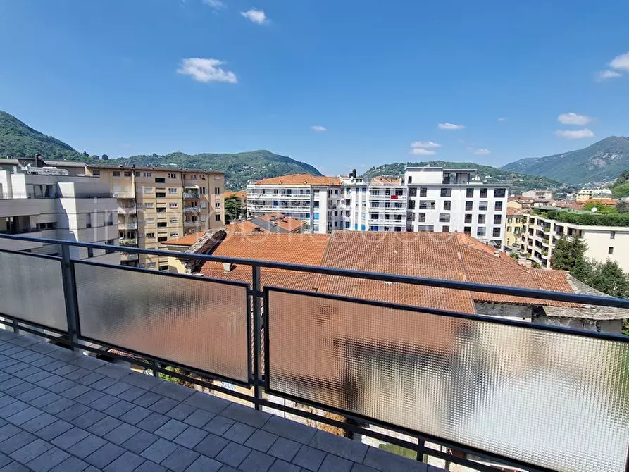 Immagine 2 di Appartamento in affitto  in via Rezzonico a Como