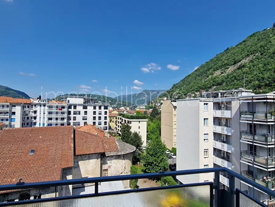 Immagine 6 di Appartamento in affitto  in via Rezzonico a Como