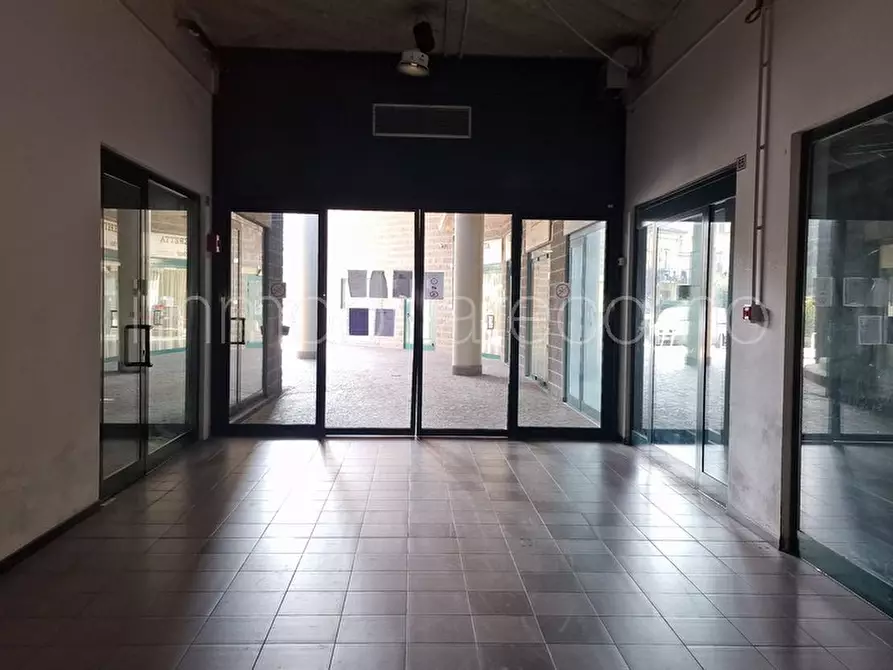 Immagine 2 di Ufficio in vendita  in Via Oltrecolle a Como