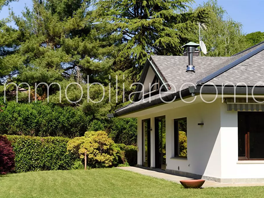 Immagine 1 di Villa in affitto  in via cascina pelada a Cantù