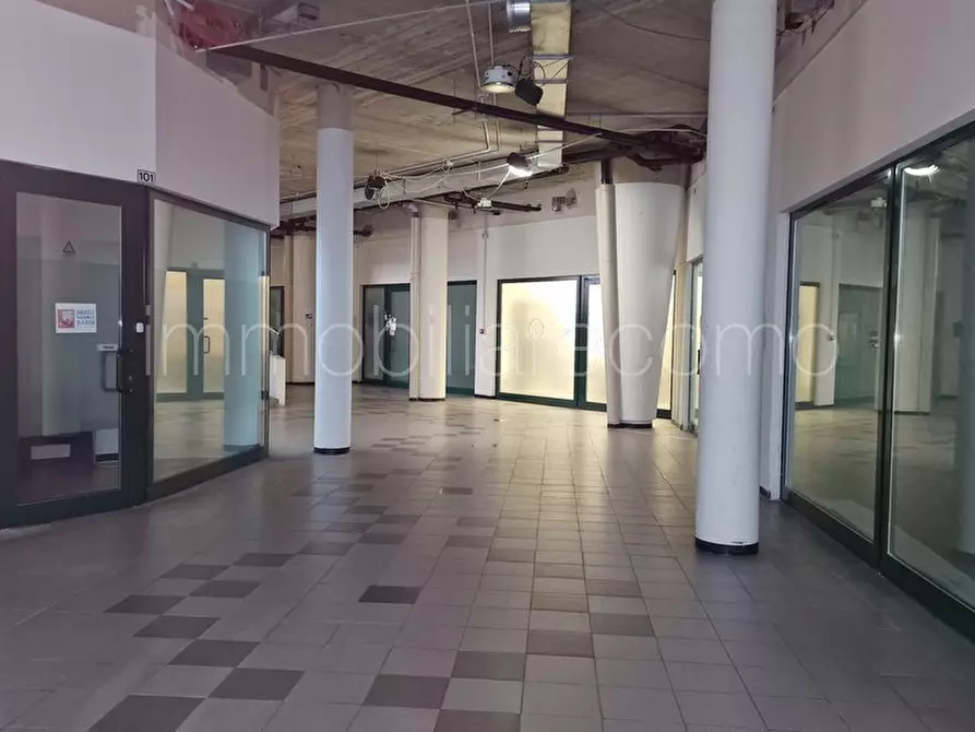 Immagine 3 di Ufficio in vendita  in Via Oltrecolle a Como