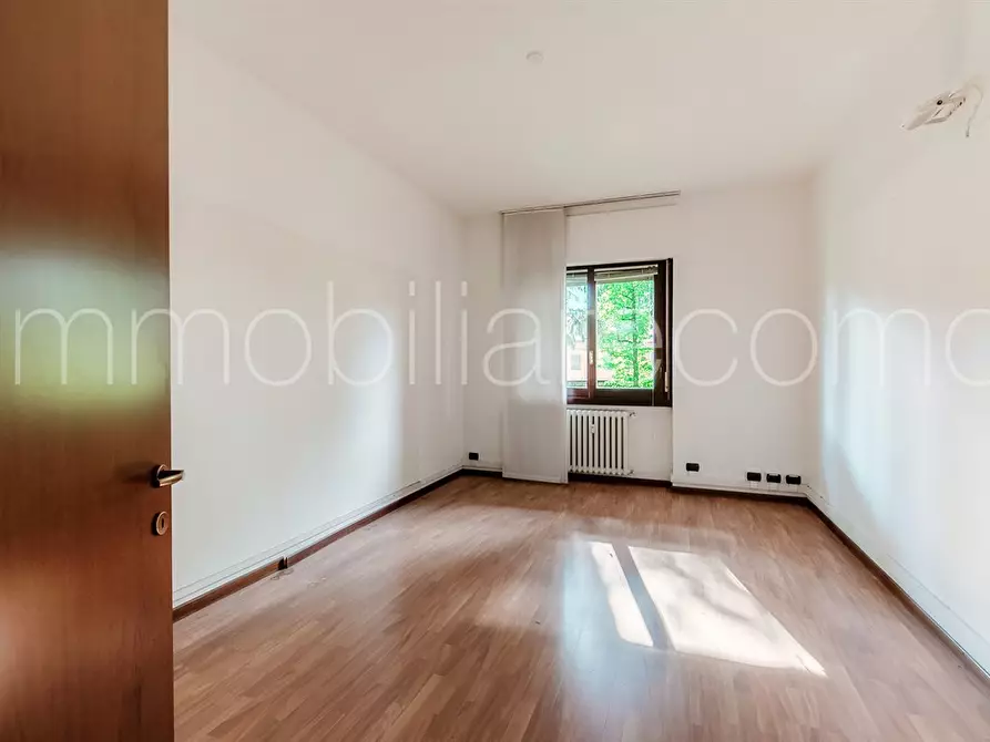 Immagine 5 di Appartamento in vendita  in via Petrarca a Como