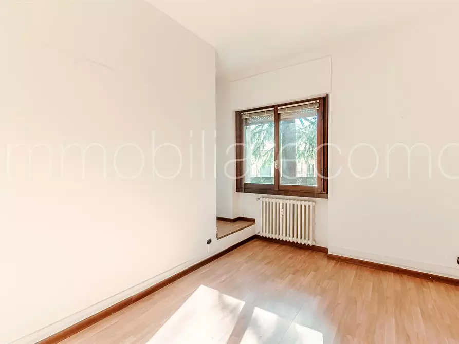 Immagine 1 di Appartamento in vendita  in via Petrarca a Como