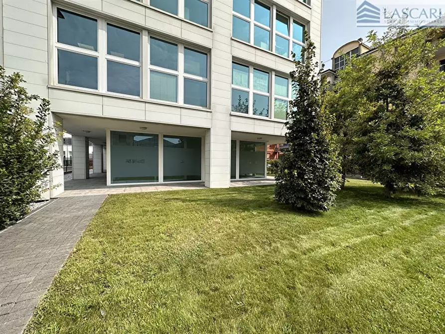 Immagine 6 di Negozio in affitto  in Via Roggia Guidana a Bergamo