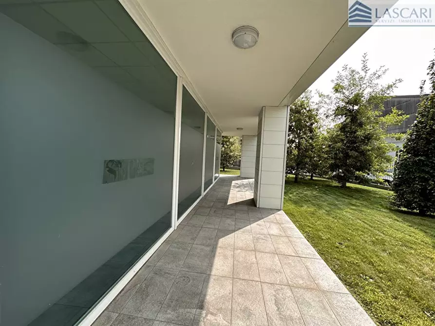 Immagine 4 di Negozio in affitto  in Via Roggia Guidana a Bergamo