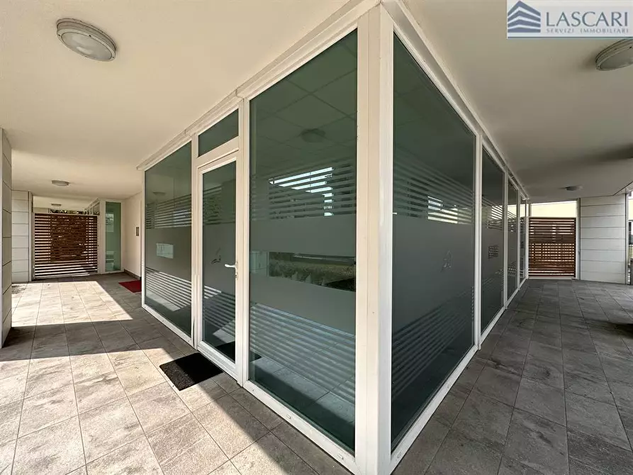 Immagine 2 di Negozio in affitto  in Via Roggia Guidana a Bergamo