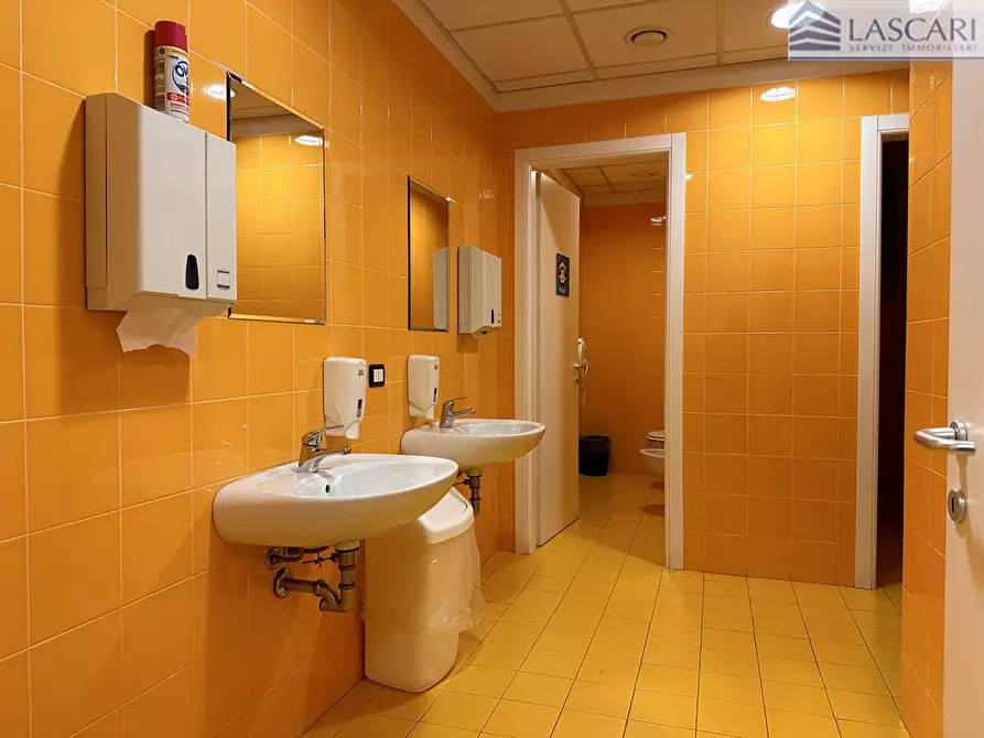 Immagine 9 di Ufficio in affitto  in Via Zanchi a Bergamo