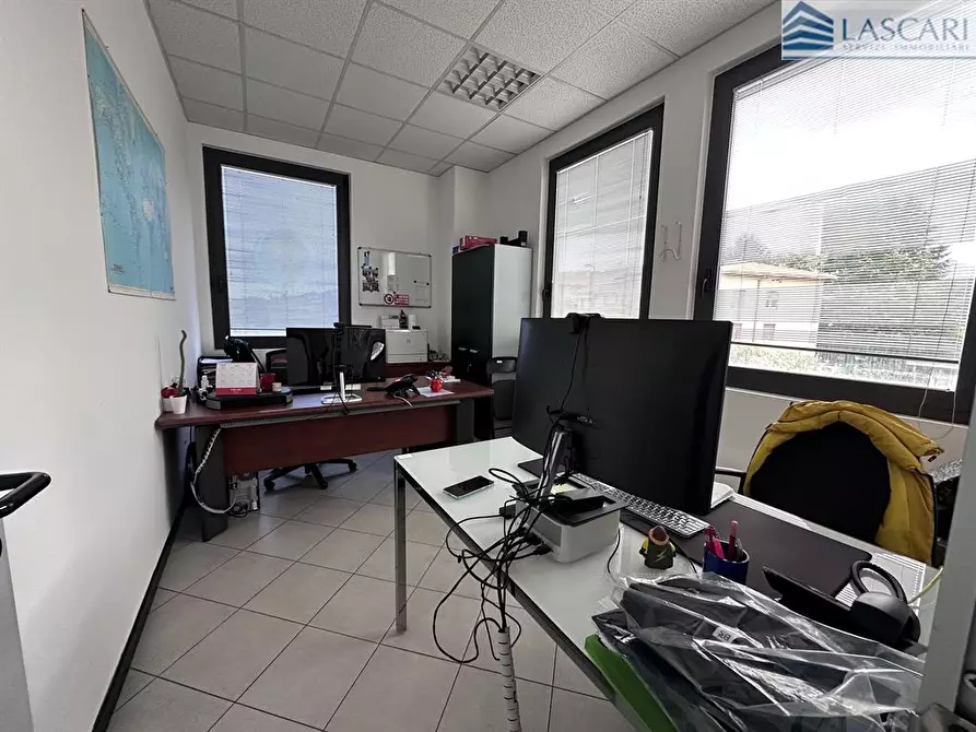 Immagine 8 di Ufficio in affitto  in Via Martinella a Gorle