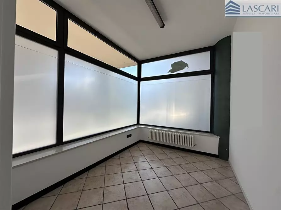 Immagine 5 di Negozio in affitto  in Via dei Carpinoni a Bergamo