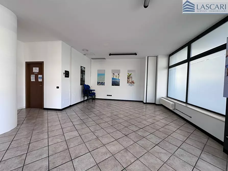 Immagine 4 di Negozio in affitto  in Via dei Carpinoni a Bergamo