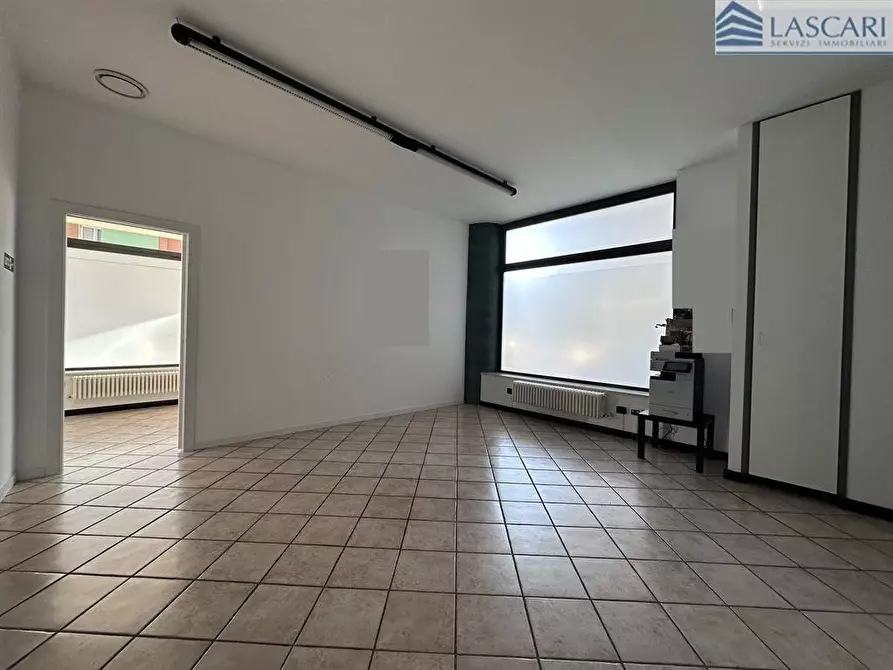 Immagine 7 di Negozio in affitto  in Via dei Carpinoni a Bergamo