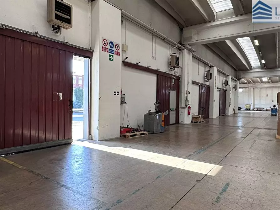 Immagine 6 di Capannone industriale in affitto  in Via Pascoli 6 a Presezzo