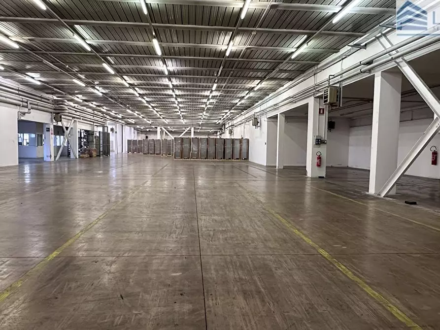 Immagine 7 di Capannone industriale in affitto  in Via Pascoli 6 a Presezzo