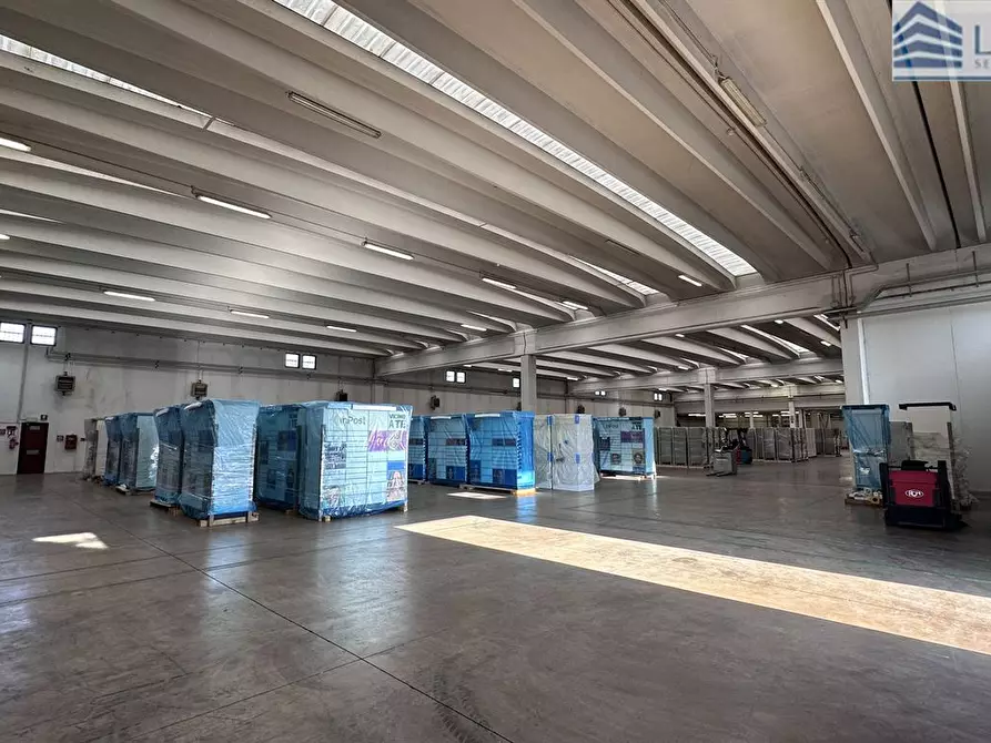 Immagine 2 di Capannone industriale in affitto  in Via Pascoli 6 a Presezzo