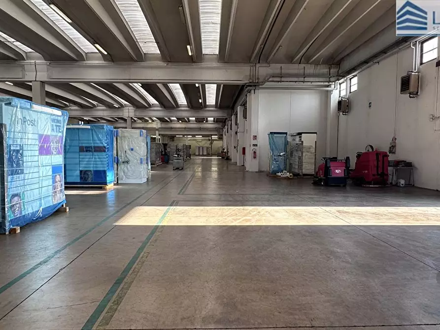 Immagine 3 di Capannone industriale in affitto  in Via Pascoli 6 a Presezzo