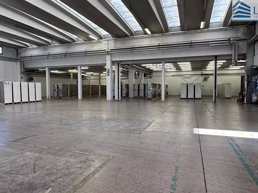 Immagine 5 di Capannone industriale in affitto  in Via Pascoli 6 a Presezzo