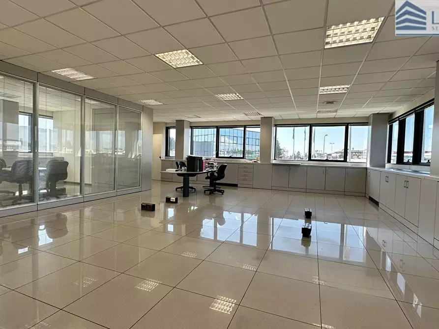 Immagine 8 di Stabile in affitto  in Via Valle d'Aosta a Dalmine