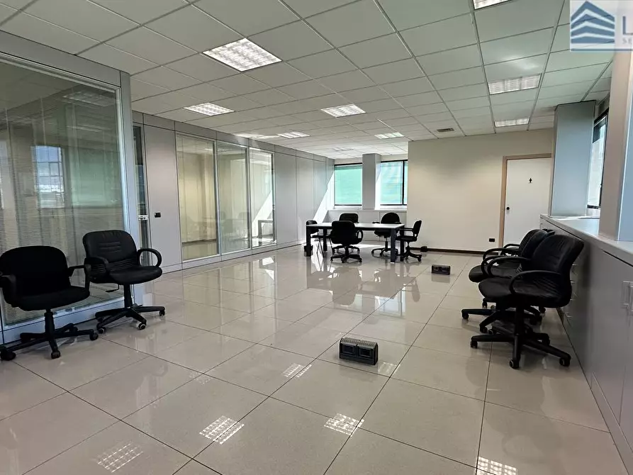 Immagine 1 di Stabile in affitto  in Via Valle d'Aosta a Dalmine