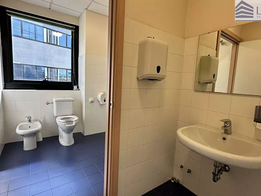 Immagine 3 di Stabile in affitto  in Via Valle d'Aosta a Dalmine