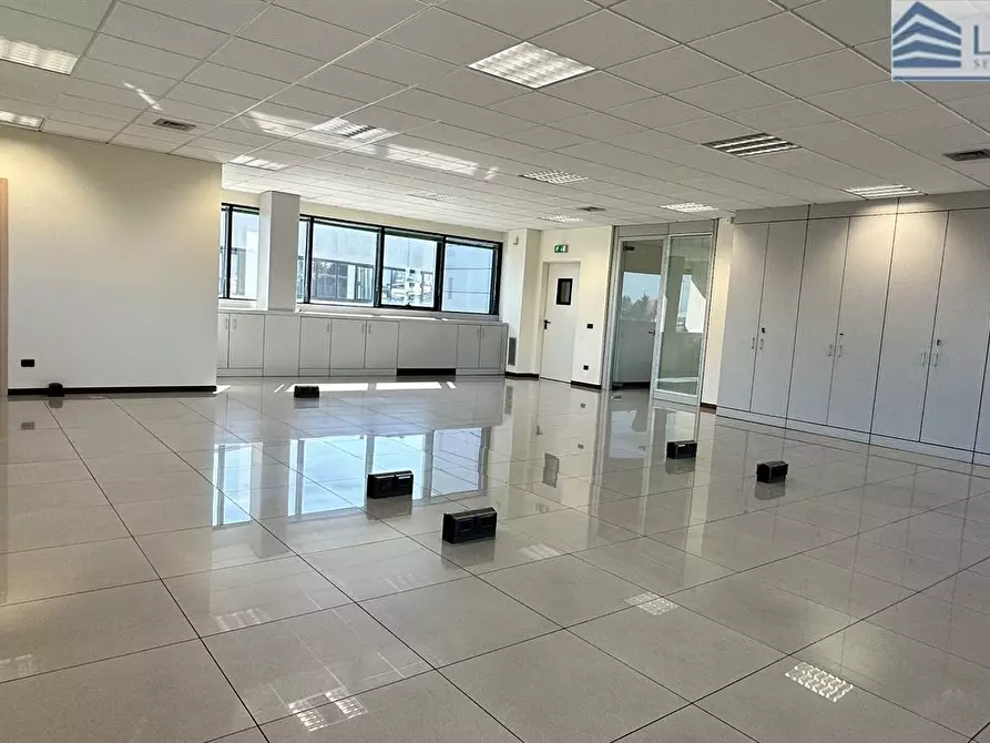 Immagine 4 di Stabile in affitto  in Via Valle d'Aosta a Dalmine