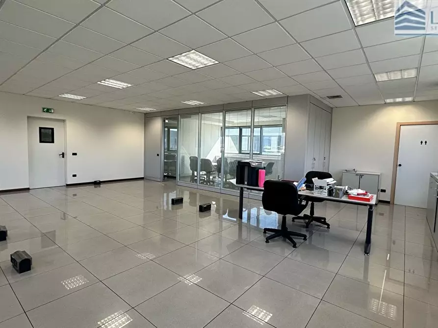 Immagine 9 di Stabile in affitto  in Via Valle d'Aosta a Dalmine