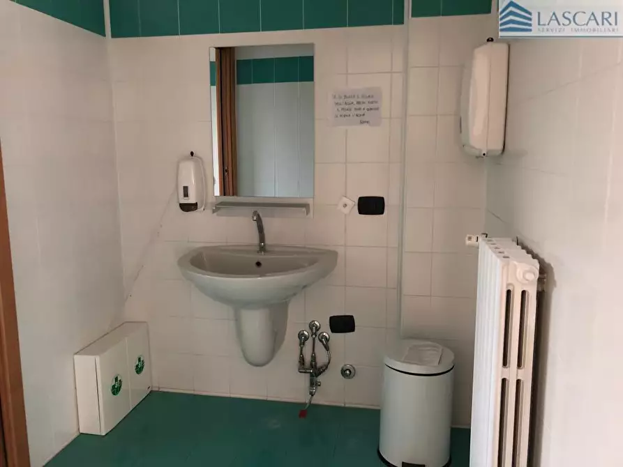 Immagine 3 di Negozio in affitto  in Via Corridoni 28M a Bergamo