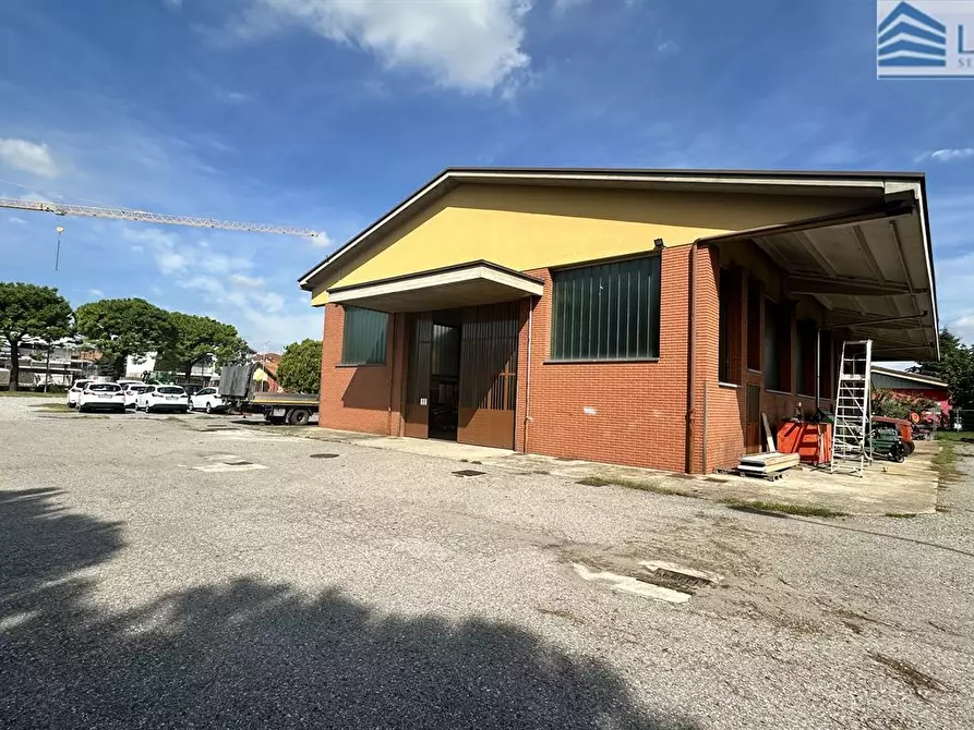 Immagine 9 di Capannone industriale in affitto  in Via G.Marconi a Comun Nuovo