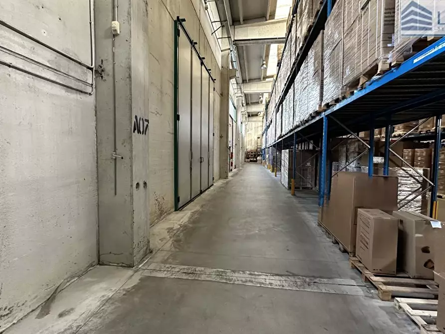 Immagine 8 di Capannone industriale in affitto  a Grassobbio