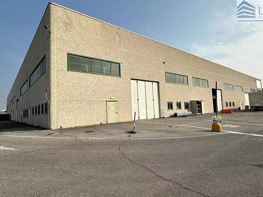 Immagine 2 di Capannone industriale in affitto  a Grassobbio