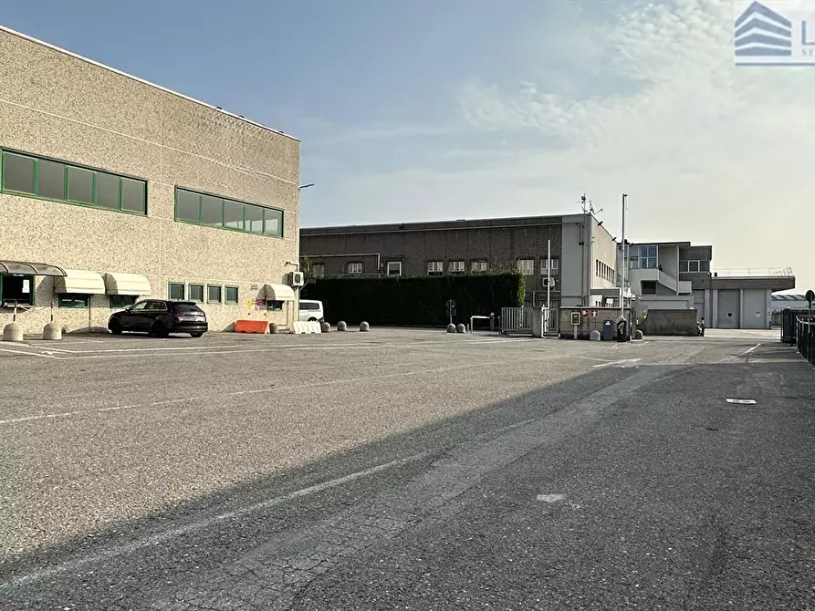 Immagine 3 di Capannone industriale in affitto  a Grassobbio
