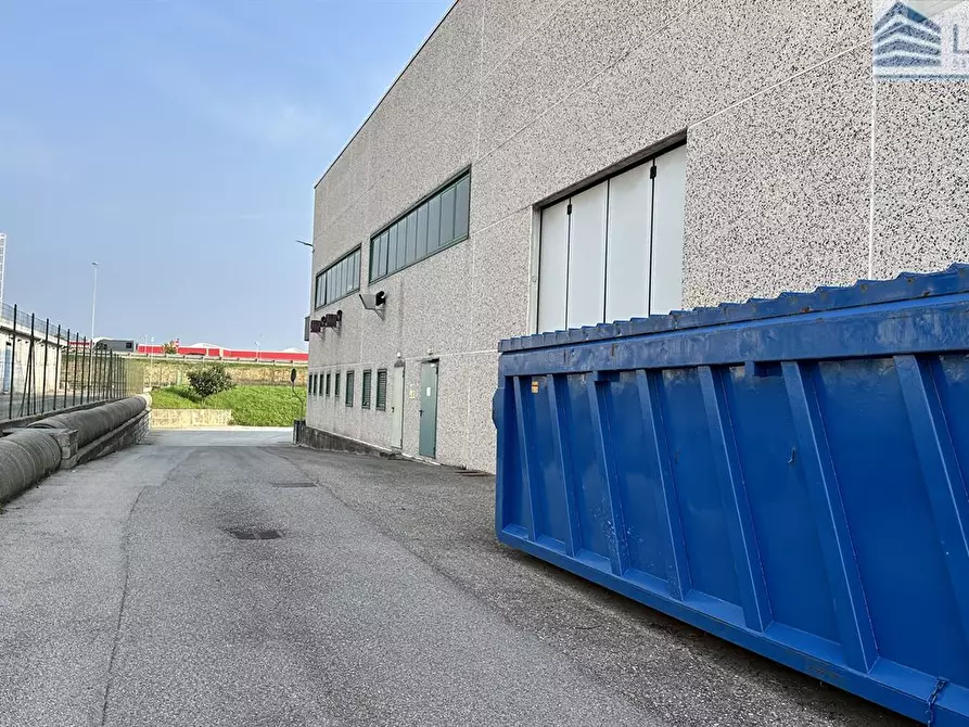 Immagine 1 di Capannone industriale in affitto  a Grassobbio